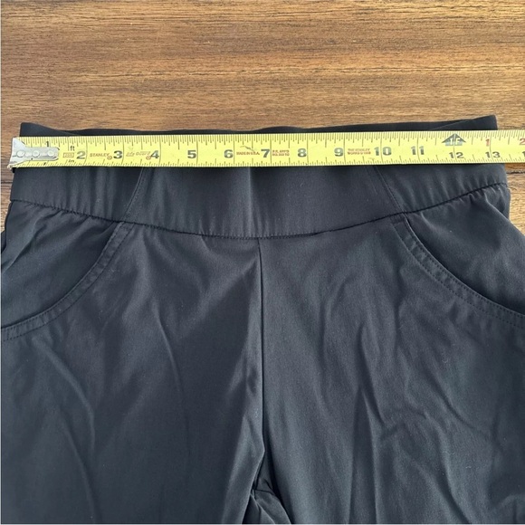 Columbia Omni-Shield Black Pull On Active Capri Pants Sz S Advanced Repellency - Picture 2 of 10
